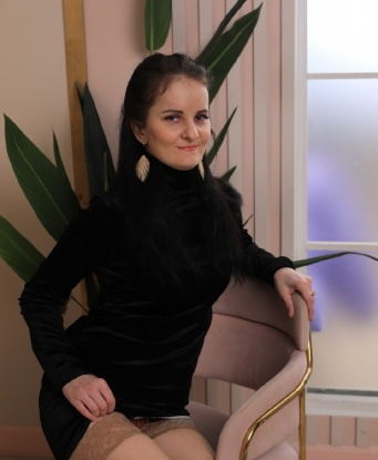 Живу в Москве, где создаю неповторимую атмосферу и реализую твои самые сокровенные фантазии. У меня необычайно пылкий темперамент и нежные руки, которые знают, как принести удовольствие 𝒇𝒊𝒓𝒆. Мои услуги нацелены на твой максимальный комфорт и расслабление. Вместе мы погрузимся в океан эротического блаженства. Мои фото говорят сами за себя, и ты убедишься в этом, глядя на мои идеальные формы и сияющую улыбку на фото. Отзывы о моих услугах весьма похвальны и оставят в тебе желание вернуться ко мне снова и снова. Позволь мне стать твоей самой незабываемой интимной опытной 💋. Ирина